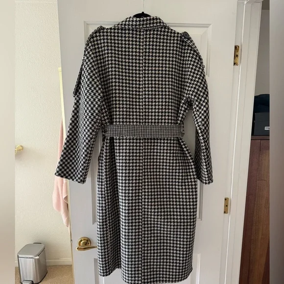 Quaint Black and White Houndstooth Wool Cashmere Coat